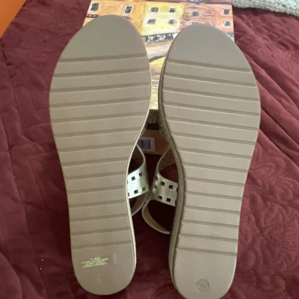 New In Box Bella Vita ANN-ITALY Wedge‎ Sandals  Champagne Women 9.5 N Italy Made